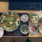 今日は豪華に冷しゃぶと納豆を食べました☺️ #玄米　#味噌汁　#納豆　#蒸し野菜　#冷しゃぶ